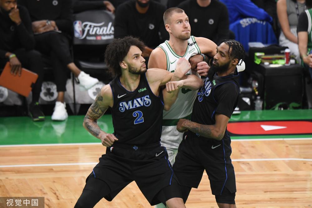 一位年轻选 一位年轻选