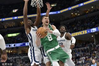 在足球场上 在足球场上